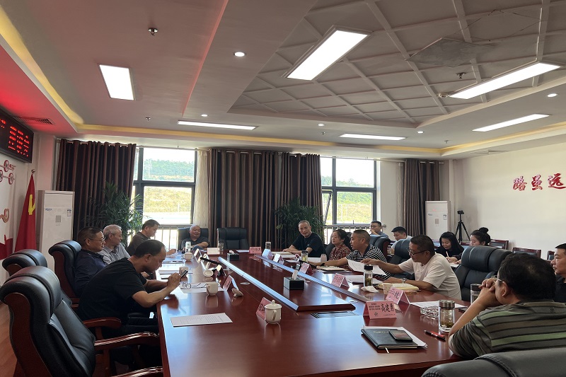 路橋集團(tuán)召開“共建三十載，同行筑路夢”座談會